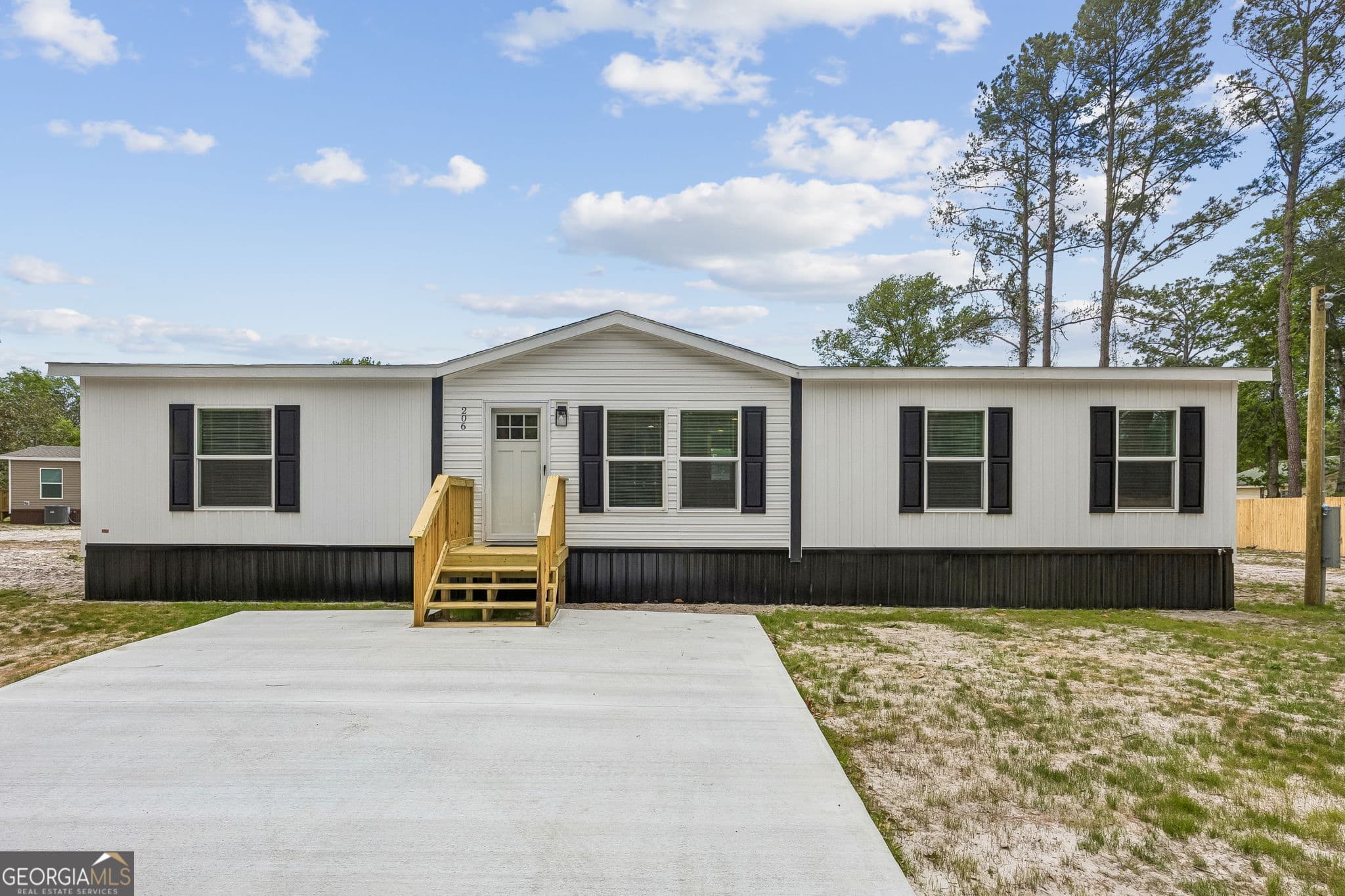 3 bedroom, 2 bathroom, 1,568 sq ft manufactured home,single family residence under contract at 206 Elm Street, Folkston, GA 31537
