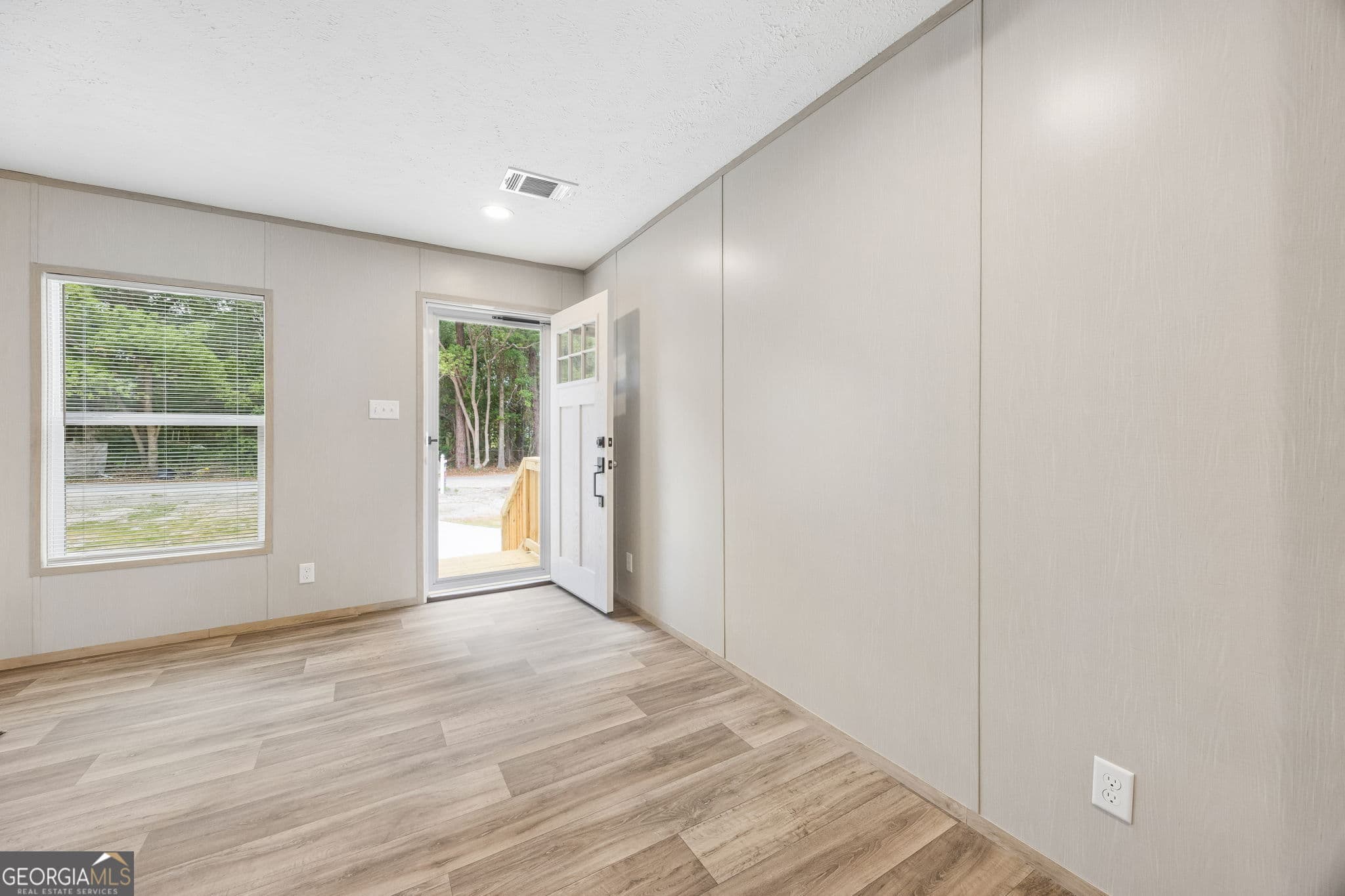 3 bedroom, 2 bathroom, 1,568 sq ft manufactured home,single family residence under contract at 206 Elm Street, Folkston, GA 31537 — photo 5