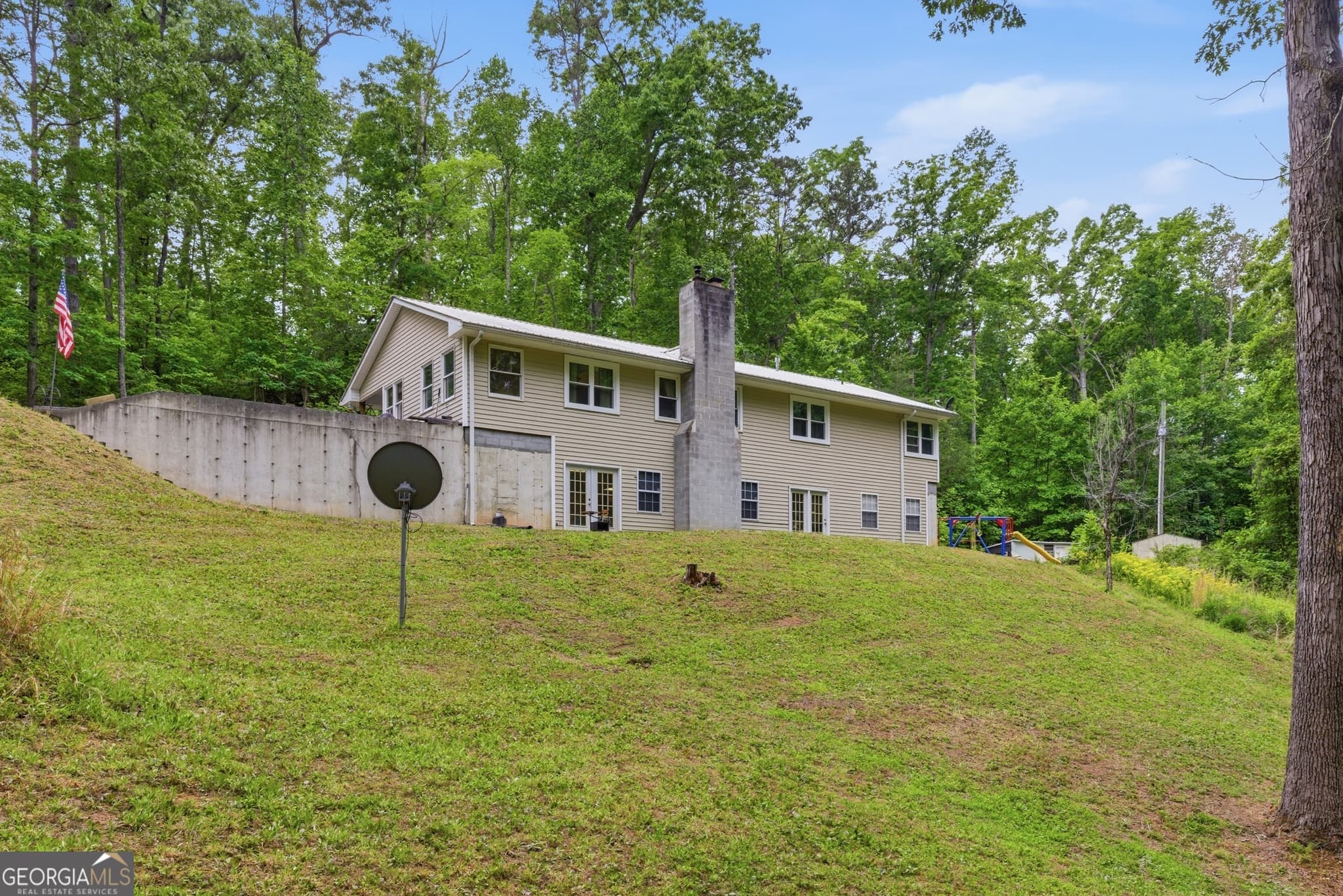 5 bedroom, 3 bathroom, 3,744 sq ft single family residence for sale at 169 N Pinecrest Road, Toccoa, GA 30577 — photo 3
