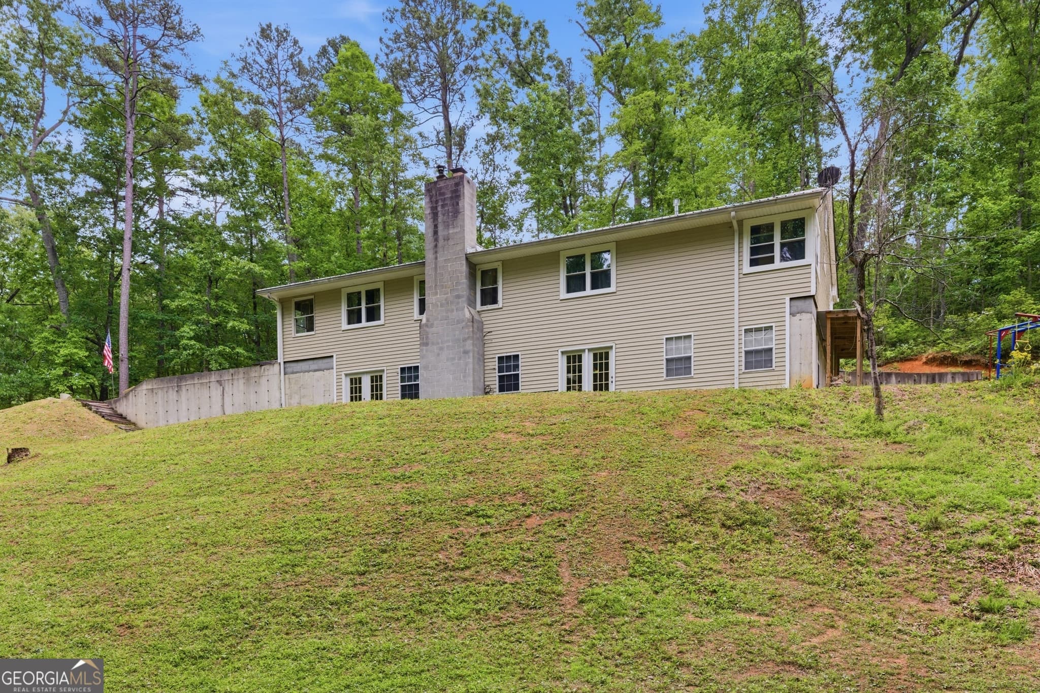 5 bedroom, 3 bathroom, 3,744 sq ft single family residence for sale at 169 N Pinecrest Road, Toccoa, GA 30577 — photo 1 of 56