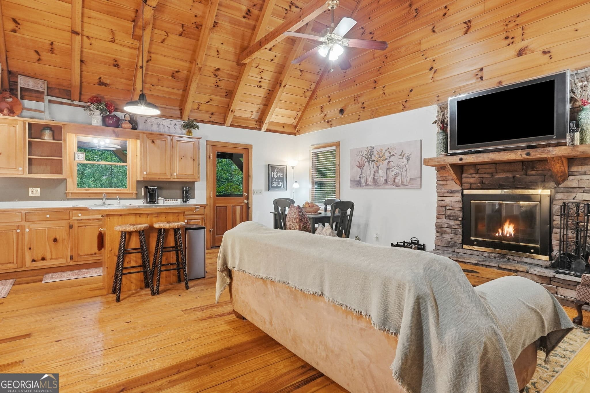 2 bedroom, 2 bathroom, 1,440 sq ft cabin,single family residence for sale at 409 Tate Creek Trail, Dahlonega, GA 30533 — photo 2