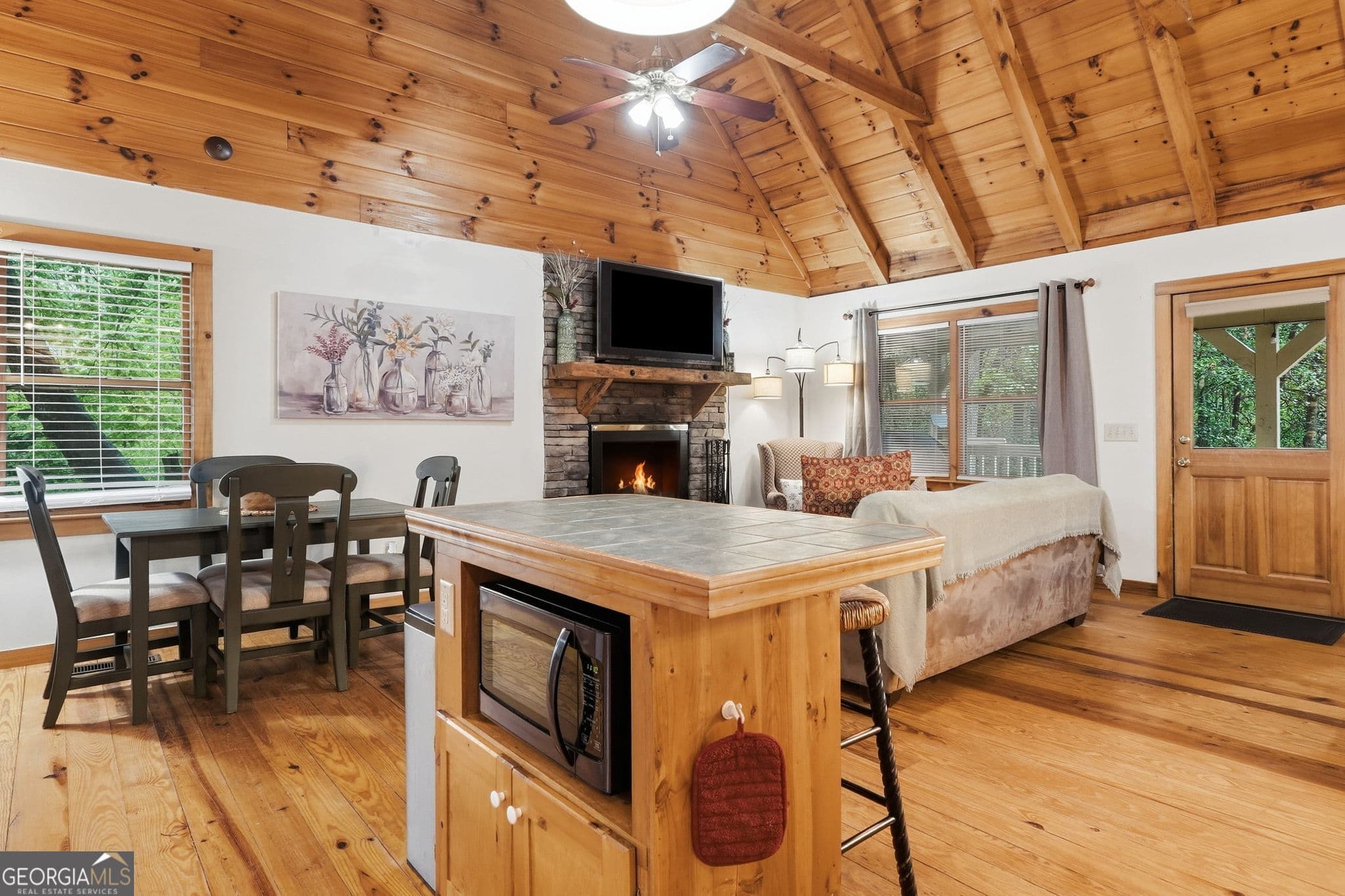 2 bedroom, 2 bathroom, 1,440 sq ft cabin,single family residence for sale at 409 Tate Creek Trail, Dahlonega, GA 30533 — photo 9