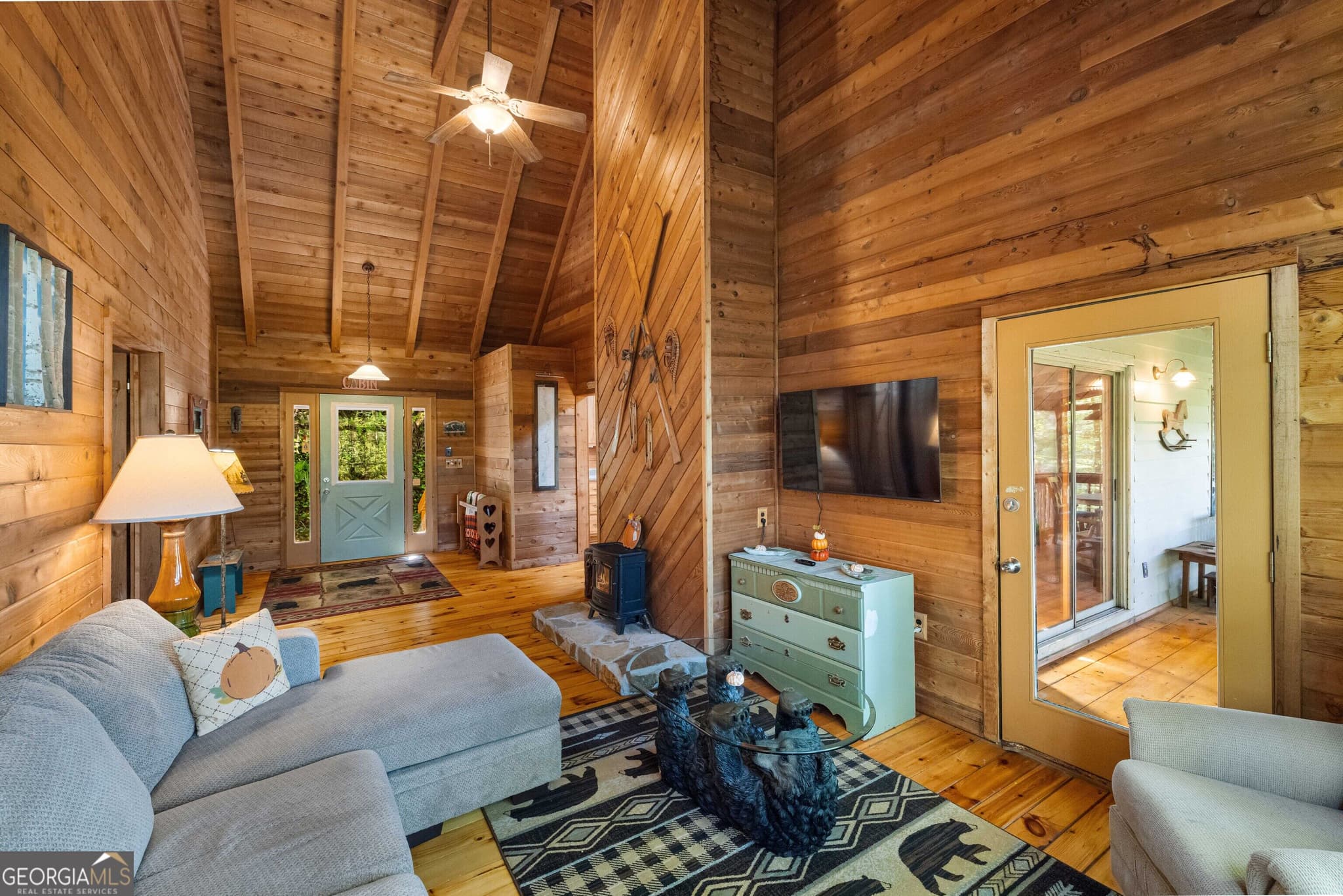 3 bedroom, 2.5 bathroom, 2,666 sq ft cabin,single family residence for sale at 808 Mill Stone Mountain Lane, Blue Ridge, GA 30513 — photo 10