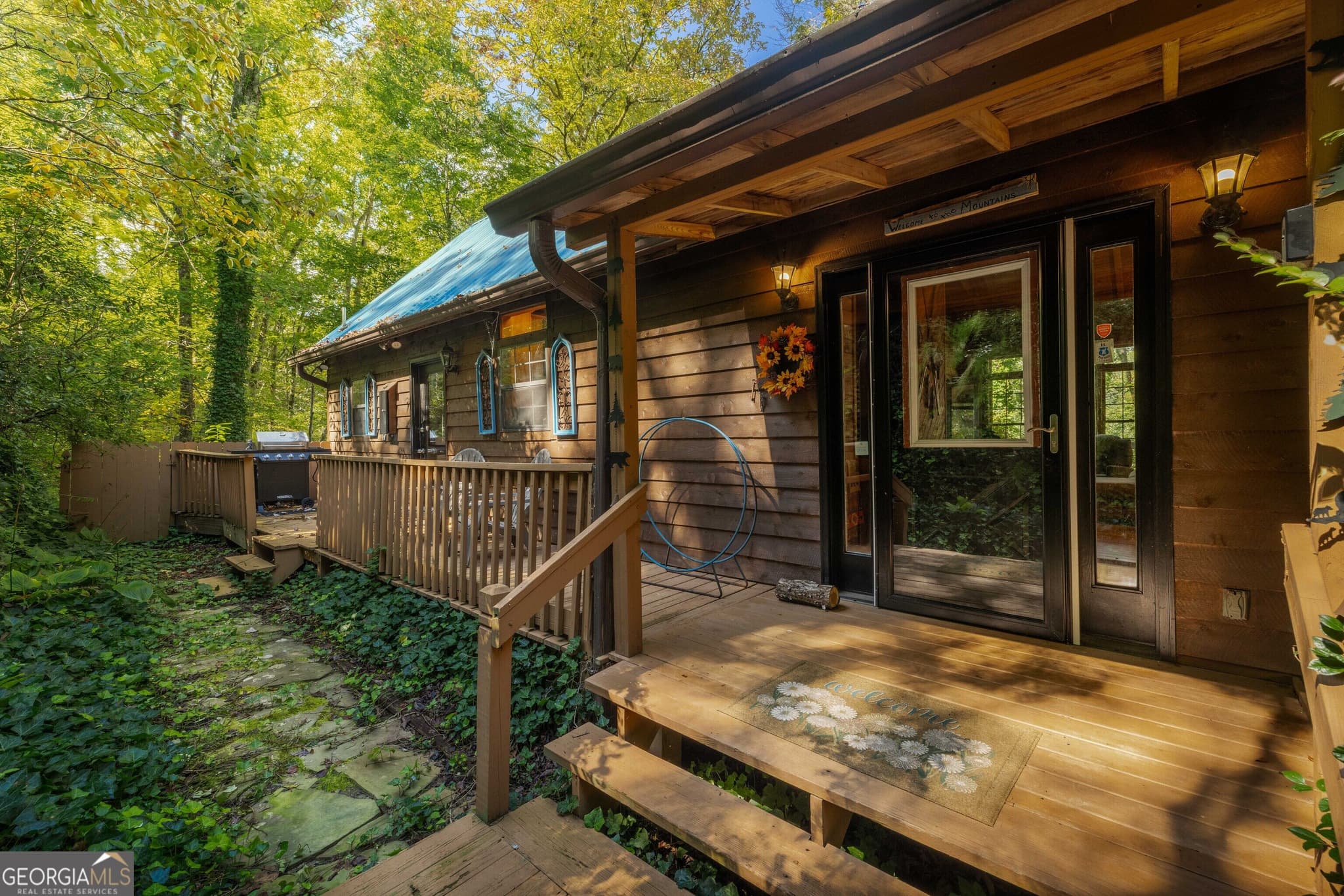 3 bedroom, 2.5 bathroom, 2,666 sq ft cabin,single family residence for sale at 808 Mill Stone Mountain Lane, Blue Ridge, GA 30513 — photo 8