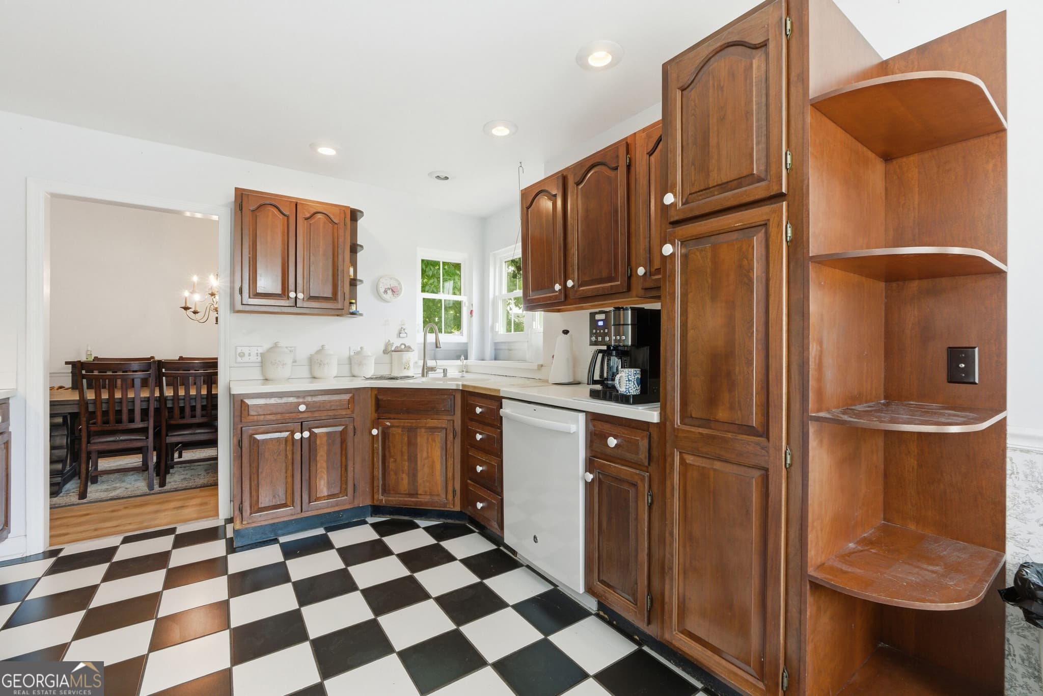 3 bedroom, 3 bathroom, 1,955 sq ft single family residence for sale at 2418 Charleston Square, Chattanooga, TN 37421 — photo 7