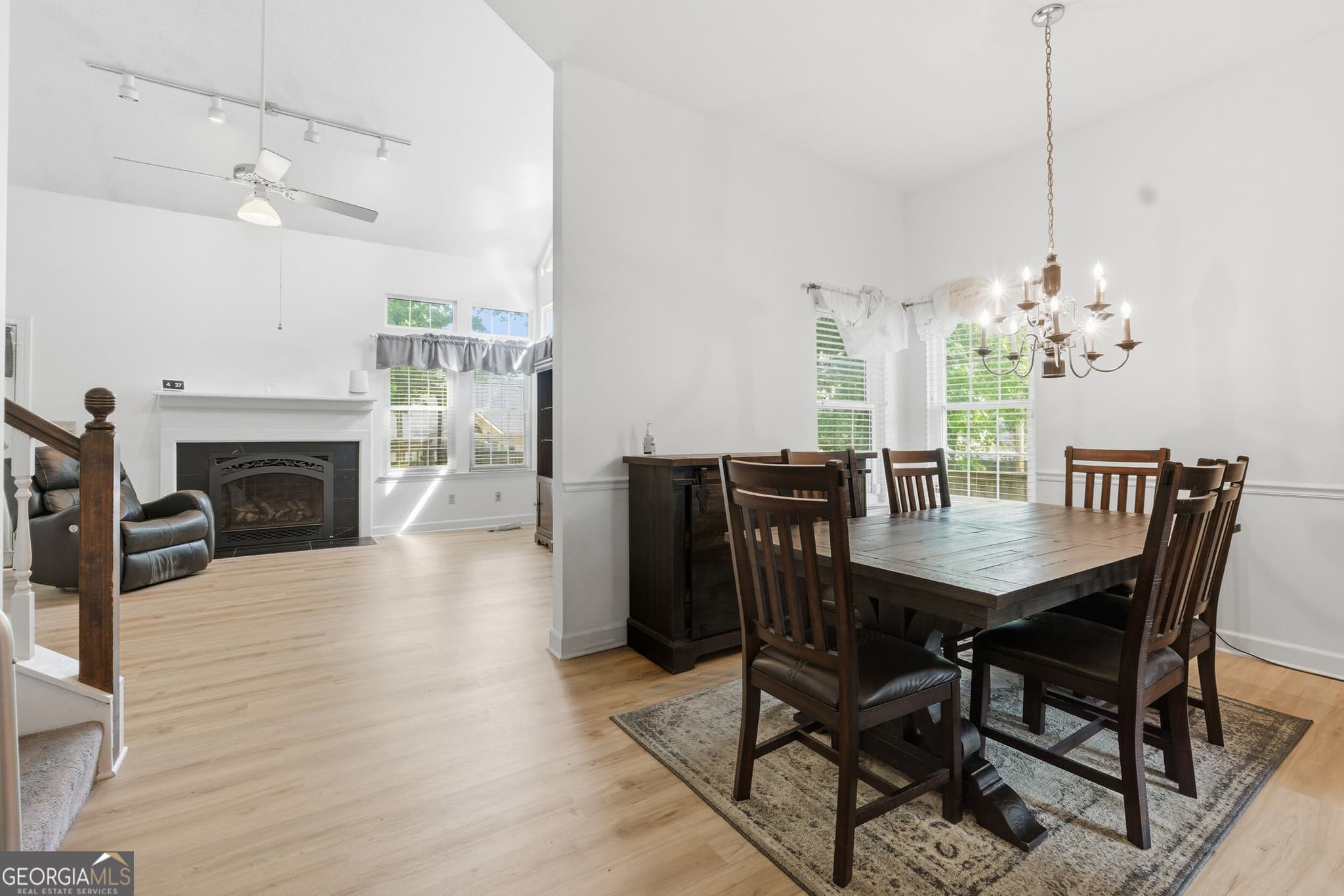 3 bedroom, 3 bathroom, 1,955 sq ft single family residence for sale at 2418 Charleston Square, Chattanooga, TN 37421 — photo 3