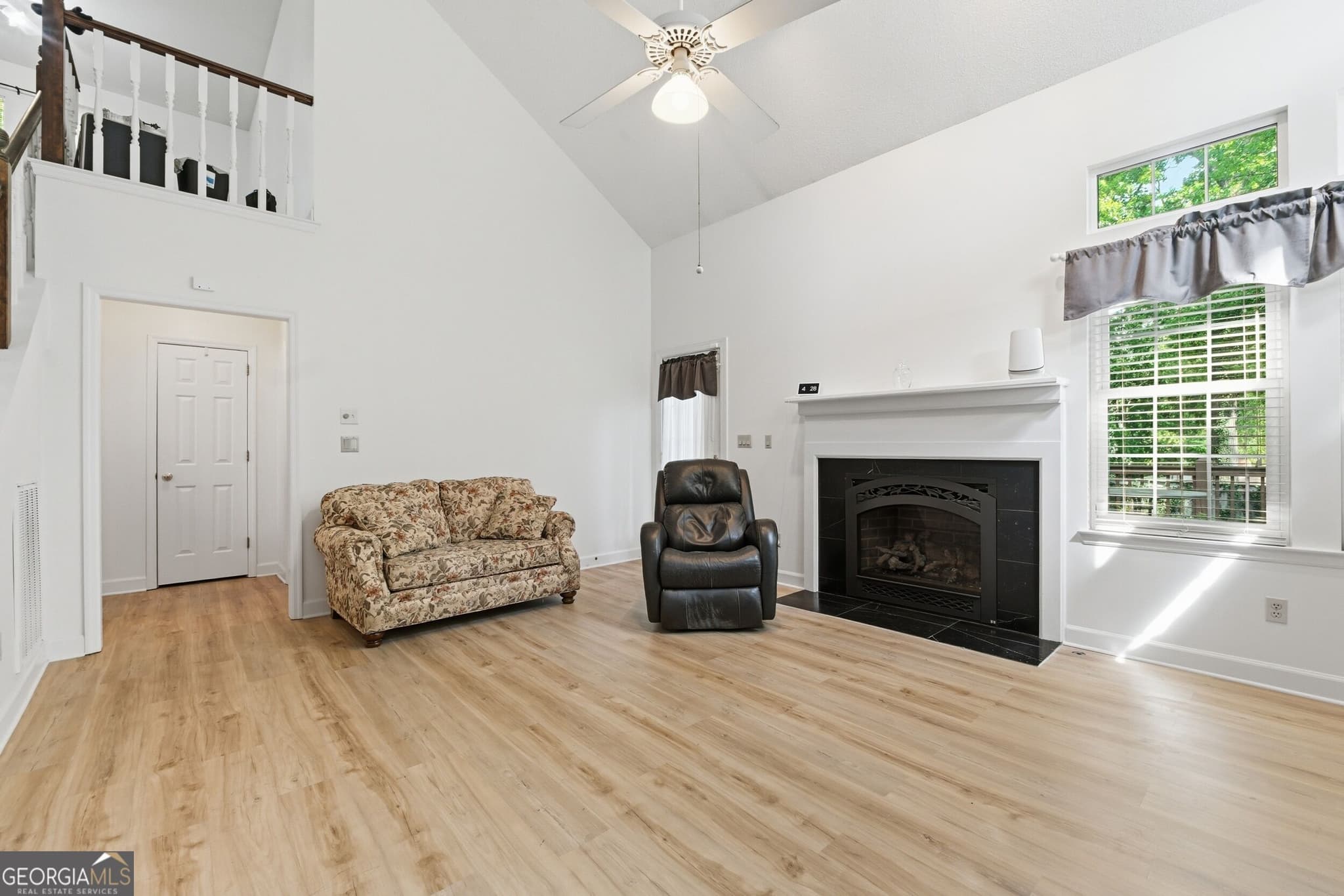 3 bedroom, 3 bathroom, 1,955 sq ft single family residence for sale at 2418 Charleston Square, Chattanooga, TN 37421 — photo 9