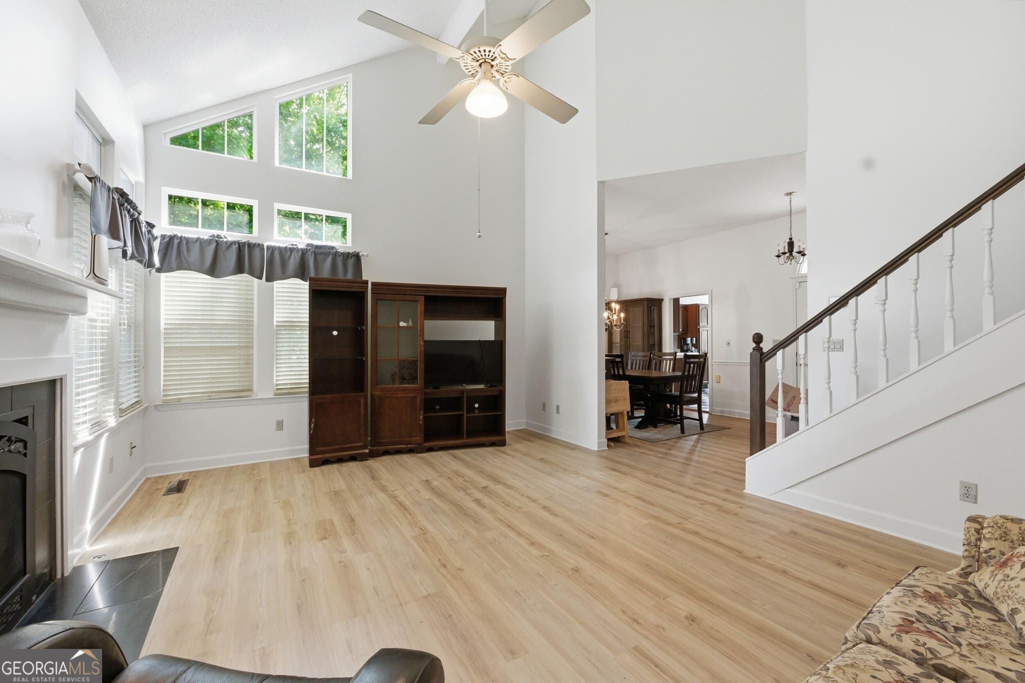 3 bedroom, 3 bathroom, 1,955 sq ft single family residence for sale at 2418 Charleston Square, Chattanooga, TN 37421 — photo 8