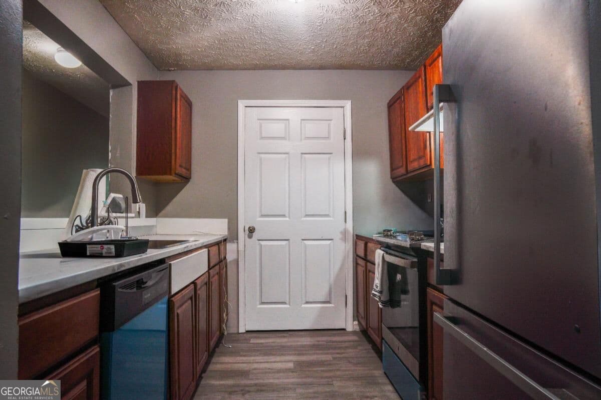 3 bedroom, 2 bathroom, 1,292 sq ft condominium for sale at 4201 Waldrop Place, Decatur, GA 30034 — photo 2