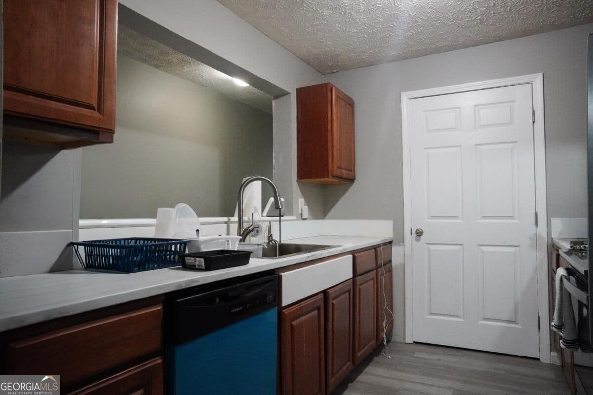 3 bedroom, 2 bathroom, 1,292 sq ft condominium for sale at 4201 Waldrop Place, Decatur, GA 30034 — photo 3