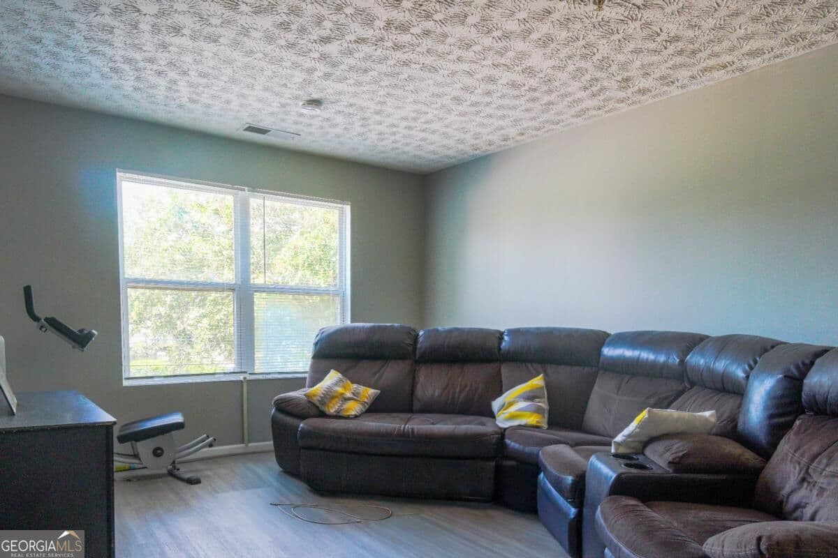 3 bedroom, 2 bathroom, 1,292 sq ft condominium for sale at 4201 Waldrop Place, Decatur, GA 30034 — photo 4