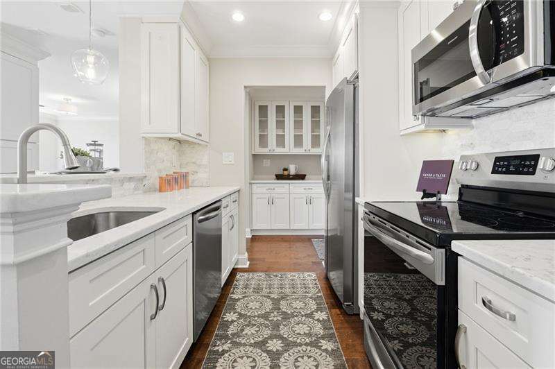 1 bedroom, 2 bathroom, 1,070 sq ft condominium for rent at 300 Johnson Ferry Road A803, Atlanta, GA 30328 for $2,500 a month — photo 1 of 1