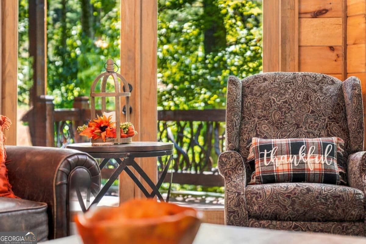 3 bedroom, 3 bathroom, 2,600 sq ft cabin,single family residence for sale at 264 Lickskillet Hollow, Blue Ridge, GA 30513 — photo 6