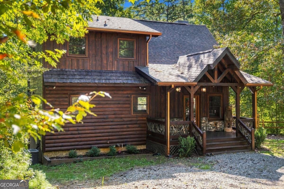 3 bedroom, 3 bathroom, 2,600 sq ft cabin,single family residence for sale at 264 Lickskillet Hollow, Blue Ridge, GA 30513 — photo 1 of 28