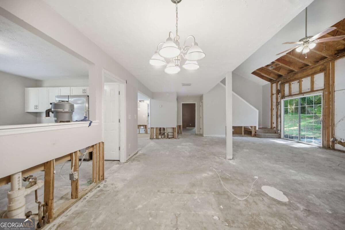 3 bedroom, 2.5 bathroom, 2,515 sq ft single family residence for sale at 5145 N Bridges Drive, Johns Creek, GA 30022 — photo 6