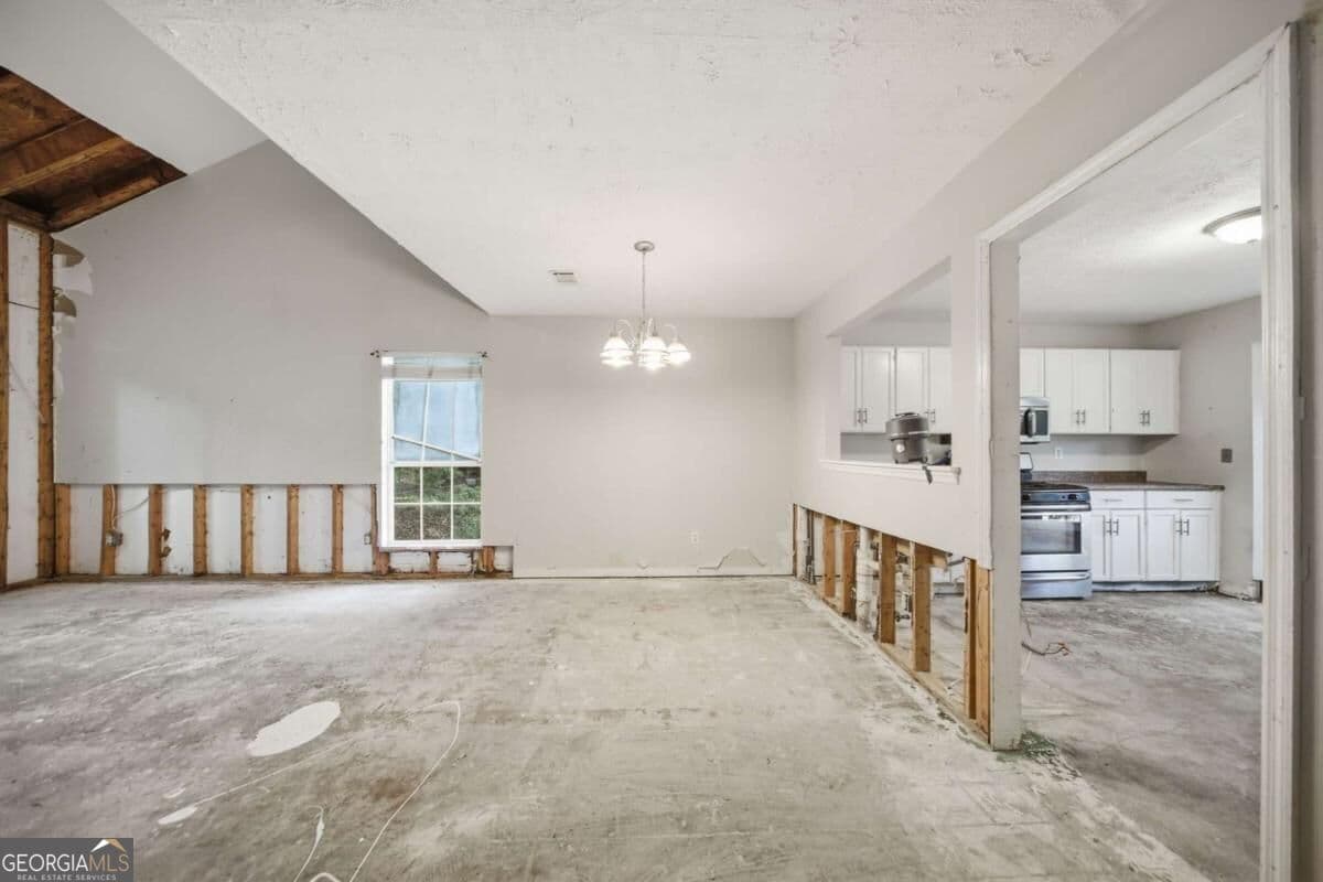 3 bedroom, 2.5 bathroom, 2,515 sq ft single family residence for sale at 5145 N Bridges Drive, Johns Creek, GA 30022 — photo 5