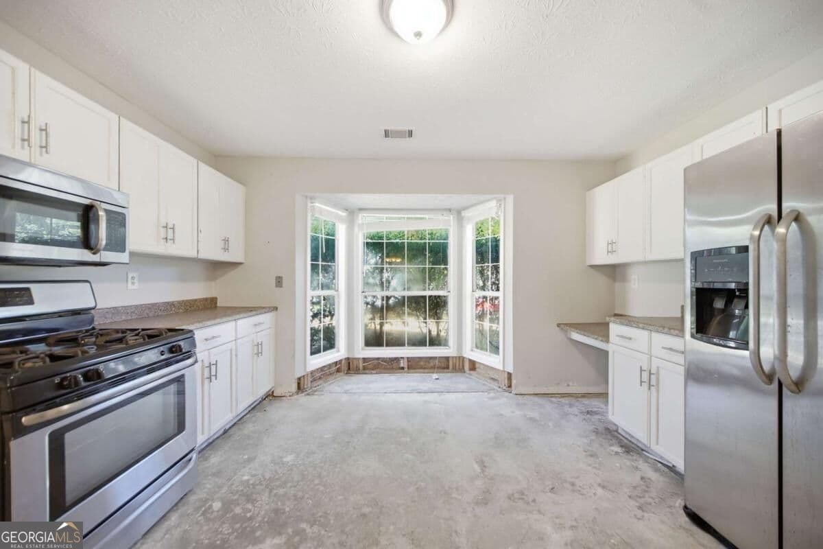 3 bedroom, 2.5 bathroom, 2,515 sq ft single family residence for sale at 5145 N Bridges Drive, Johns Creek, GA 30022 — photo 9