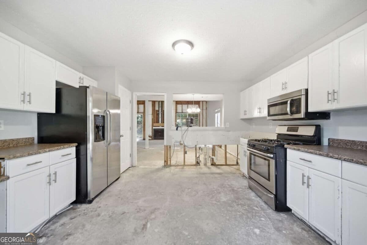 3 bedroom, 2.5 bathroom, 2,515 sq ft single family residence for sale at 5145 N Bridges Drive, Johns Creek, GA 30022 — photo 10