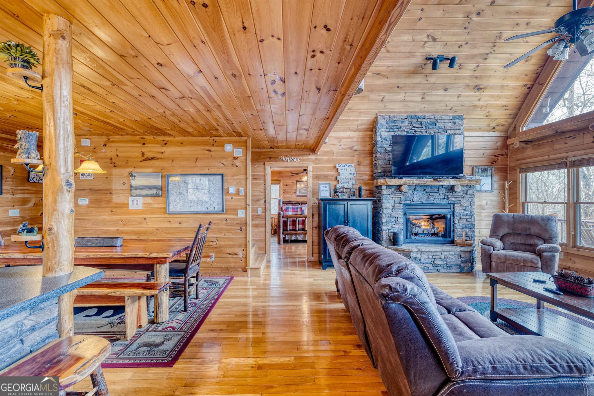 3 bedroom, 3 bathroom, 2,670 sq ft cabin,single family residence for sale at 410 Hemptown Heights Drive, Morganton, GA 30560 — photo 6