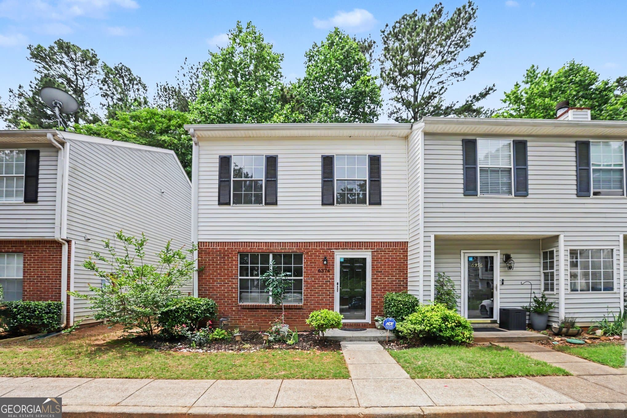 3 bedroom, 2.5 bathroom, 1,360 sq ft townhouse sold at 6374 Wedgeview Drive, Tucker, GA 30084