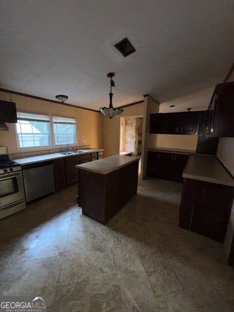 3 bedroom, 2 bathroom, 2,052 sq ft manufactured home,single family residence for sale at 105 Felton Drive, Milledgeville, GA 31061 — photo 9