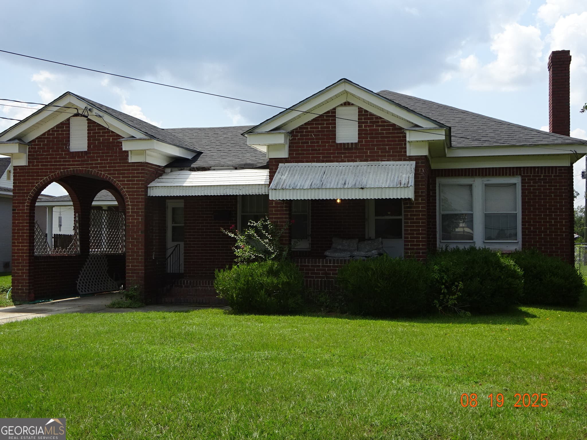3 bedroom, 2 bathroom, 2,569 sq ft single family residence sold at 6 N Spring Street, Claxton, GA 30417