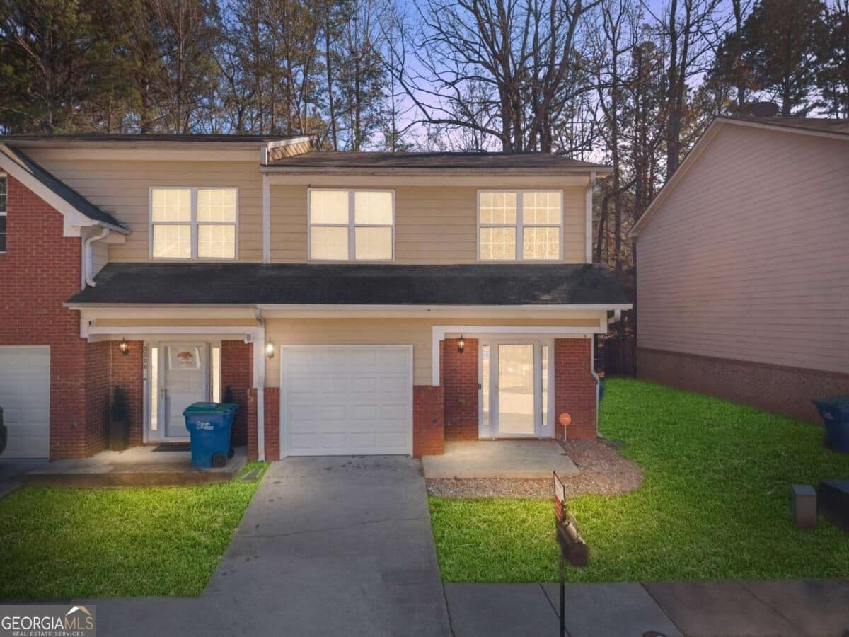 3 bedroom, 2.5 bathroom, 1,400 sq ft townhouse for sale at 5008 Lower Elm Street, Atlanta, GA 30349 — photo 2