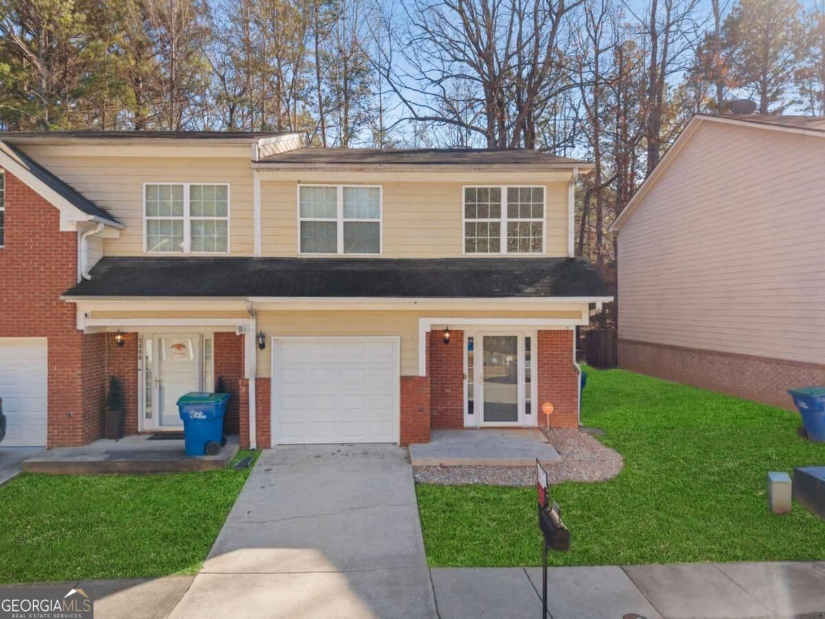 3 bedroom, 2.5 bathroom, 1,400 sq ft townhouse for sale at 5008 Lower Elm Street, Atlanta, GA 30349 — photo 1 of 40