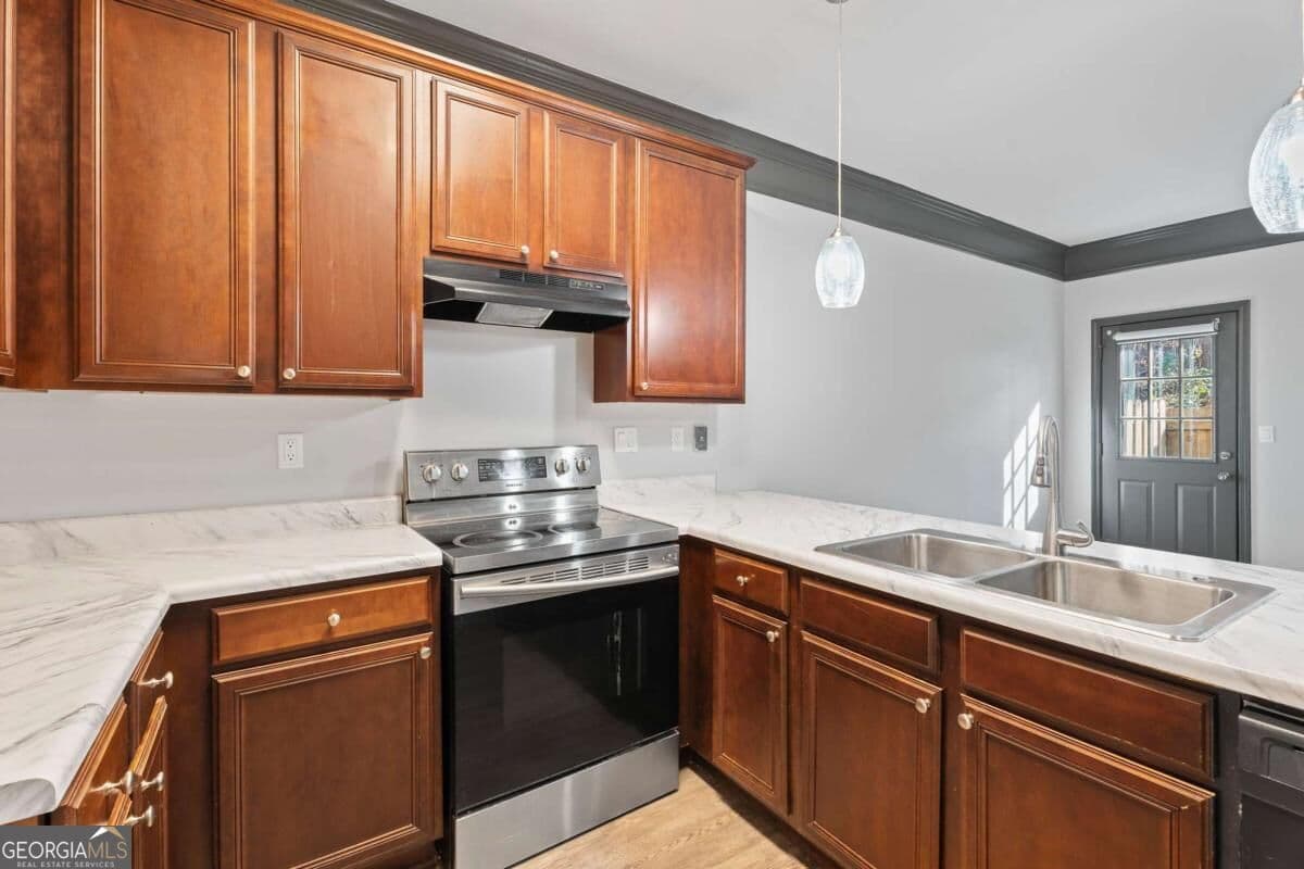 3 bedroom, 2.5 bathroom, 1,400 sq ft townhouse for sale at 5008 Lower Elm Street, Atlanta, GA 30349 — photo 10