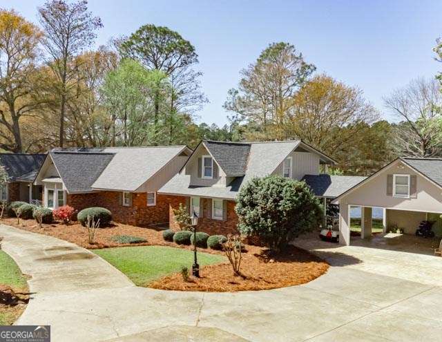 4 bedroom, 4.5 bathroom, 3,860 sq ft single family residence for sale at 225 Meadowlark Lane, Fitzgerald, GA 31750 — photo 2