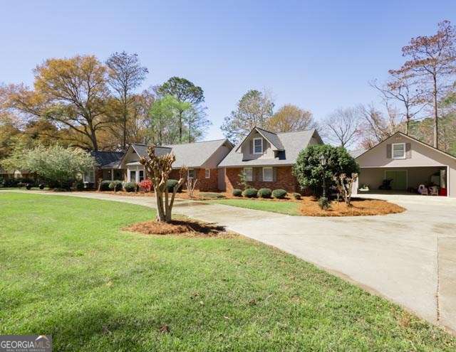 4 bedroom, 4.5 bathroom, 3,860 sq ft single family residence for sale at 225 Meadowlark Lane, Fitzgerald, GA 31750 — photo 3
