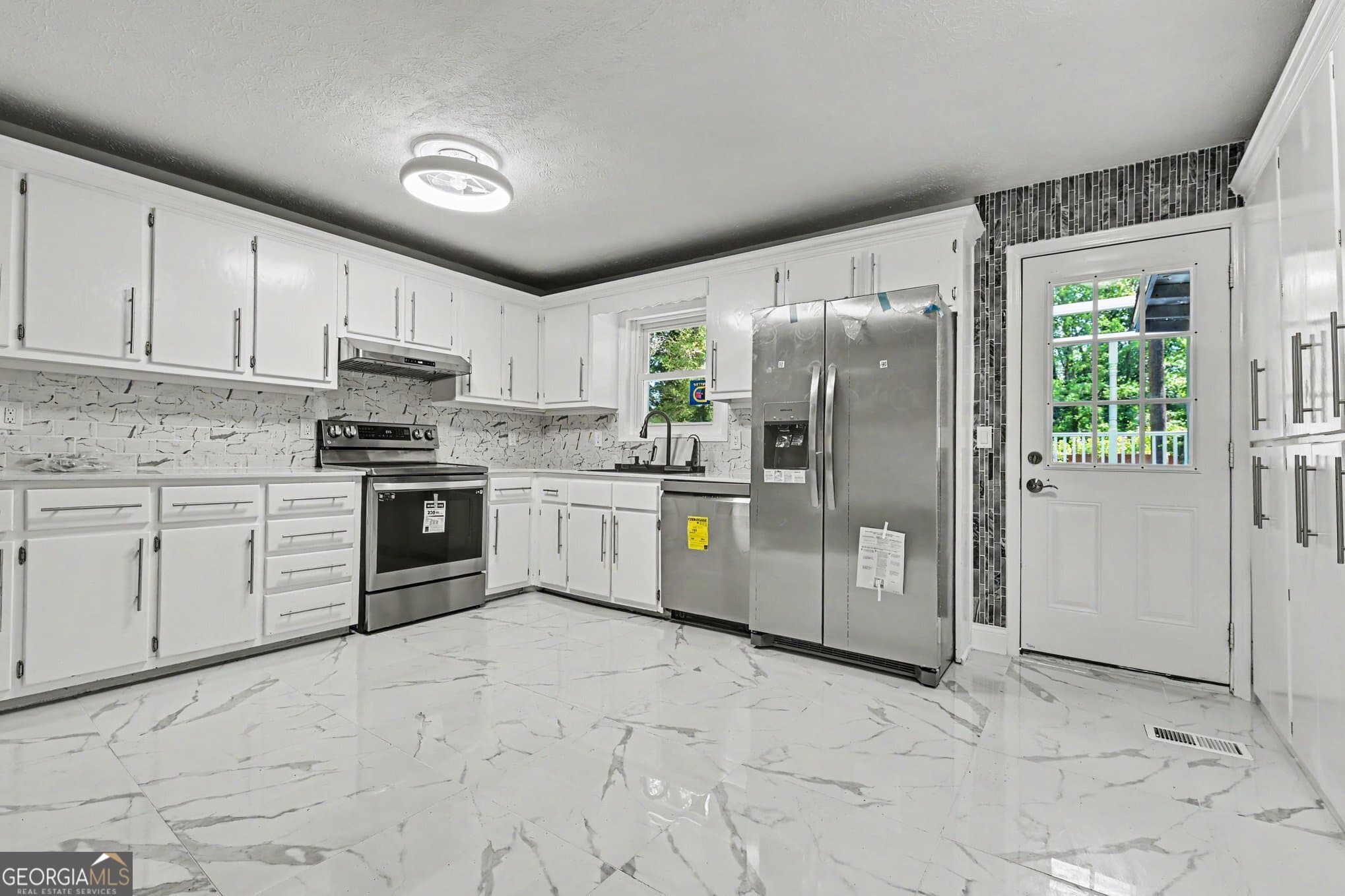 6 bedroom, 2.5 bathroom single family residence for sale at 7348 Mockingbird Trail, Riverdale, GA 30274 — photo 9