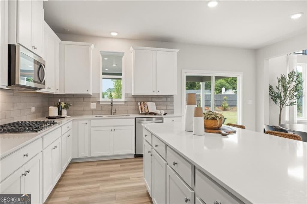 4 bedroom, 3 bathroom, 3,072 sq ft single family residence for sale at 8510 Sunnybrooke Lane, Cumming, GA 30041 — photo 7