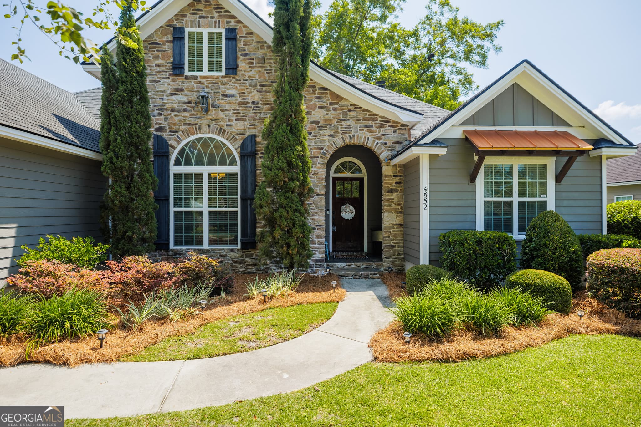 4 bedroom, 3 bathroom, 2,127 sq ft single family residence sold at 4552 Amelia Circle, Hahira, GA 31632