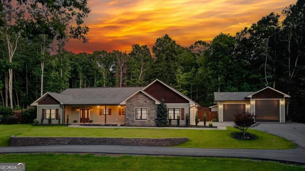 3 bedroom, 3 bathroom, 2,303 sq ft single family residence for sale at 52 Ivy Ridge Court, Blue Ridge, GA 30513