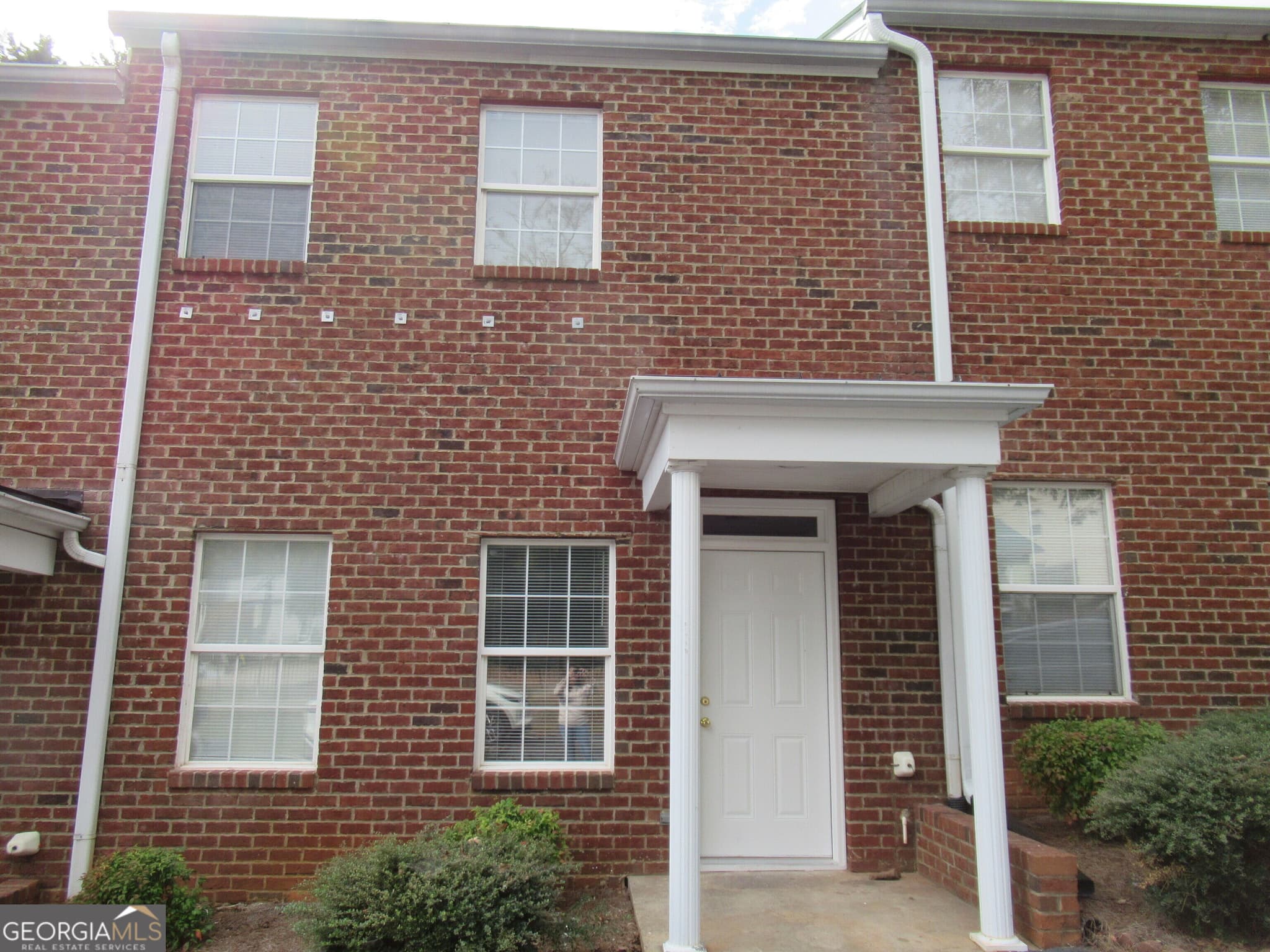 2 bedroom, 2.5 bathroom, 1,224 sq ft townhouse for rent at 110 Mechanic Street APT G, Dahlonega, GA 30533 for $1,500 a month — photo 2