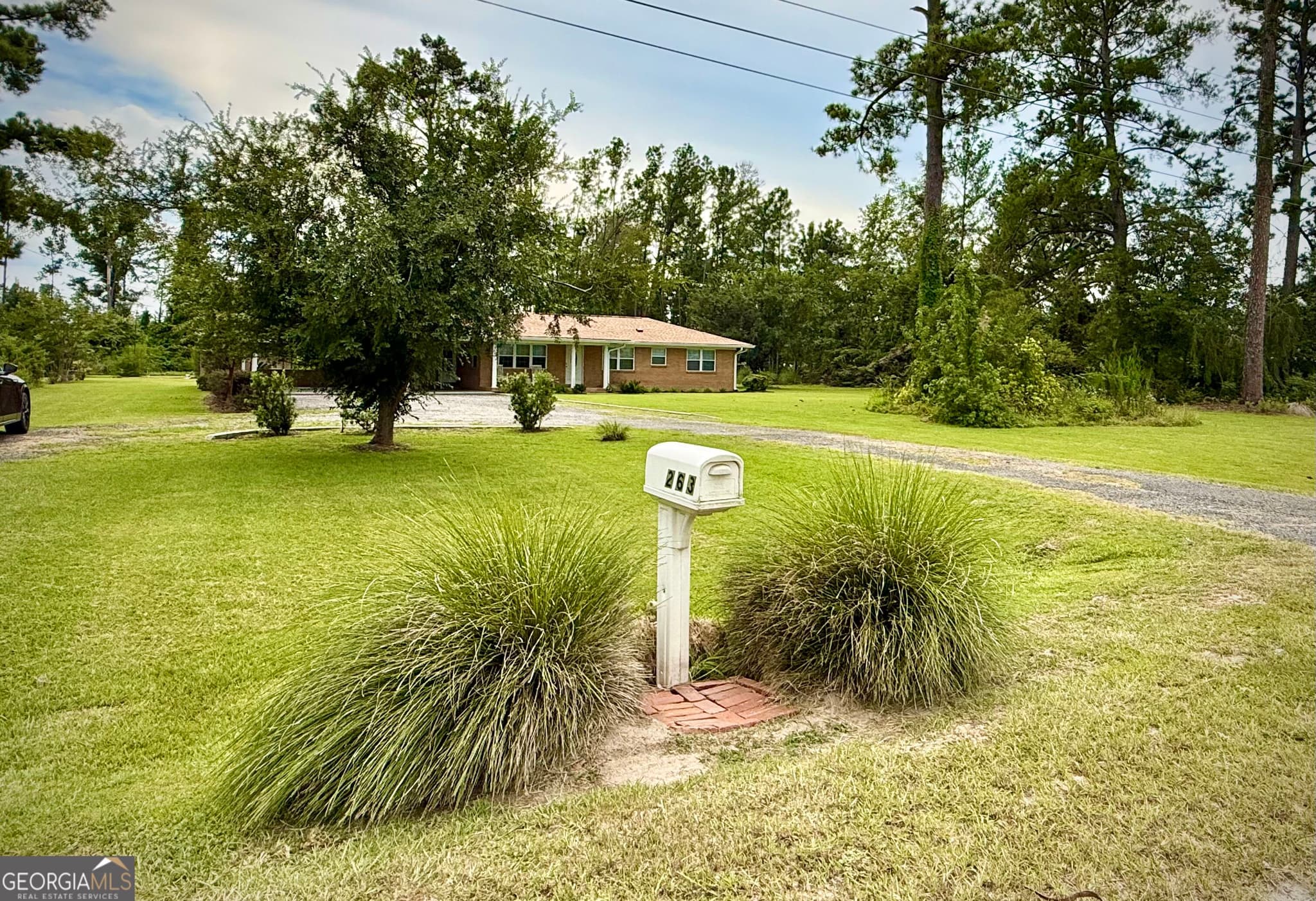 3 bedroom, 1.5 bathroom, 1,832 sq ft single family residence under contract at 263 Broxton Highway, Hazlehurst, GA 31539 — photo 2