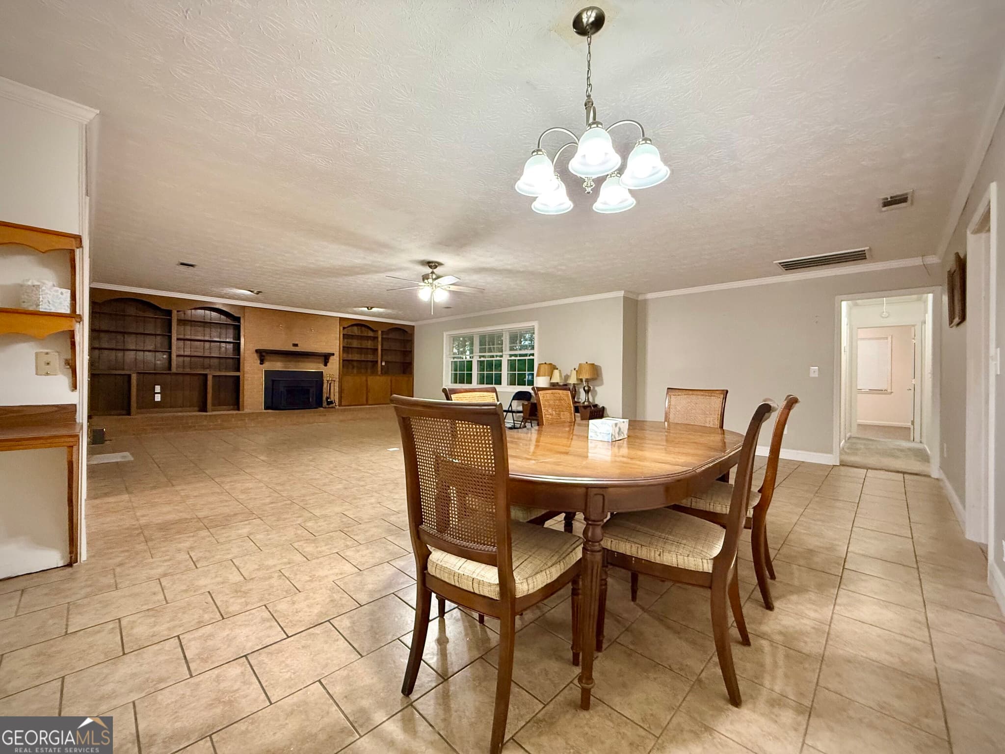 3 bedroom, 1.5 bathroom, 1,832 sq ft single family residence under contract at 263 Broxton Highway, Hazlehurst, GA 31539 — photo 3