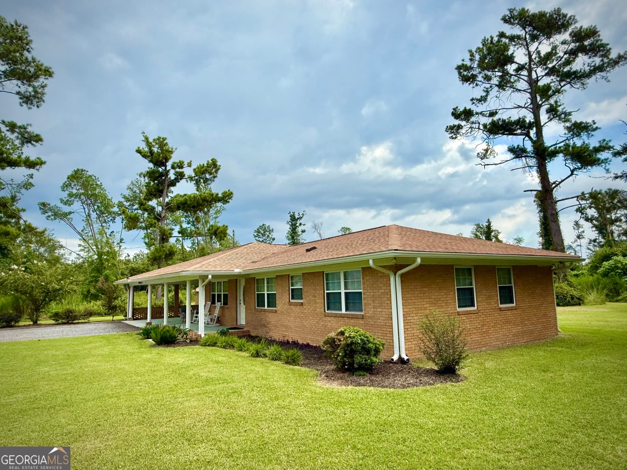 3 bedroom, 1.5 bathroom, 1,832 sq ft single family residence under contract at 263 Broxton Highway, Hazlehurst, GA 31539