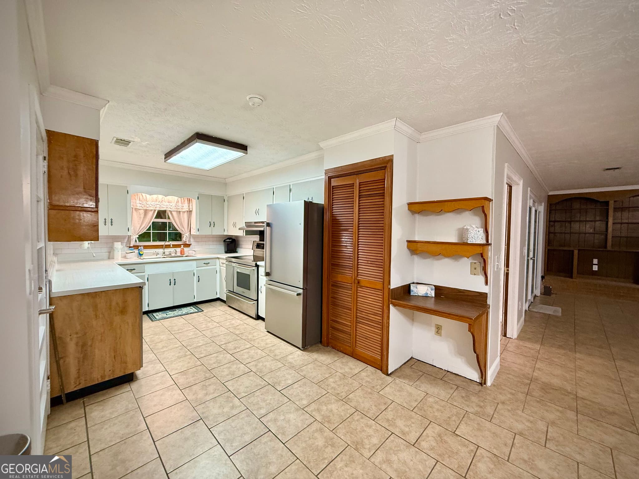 3 bedroom, 1.5 bathroom, 1,832 sq ft single family residence under contract at 263 Broxton Highway, Hazlehurst, GA 31539 — photo 4