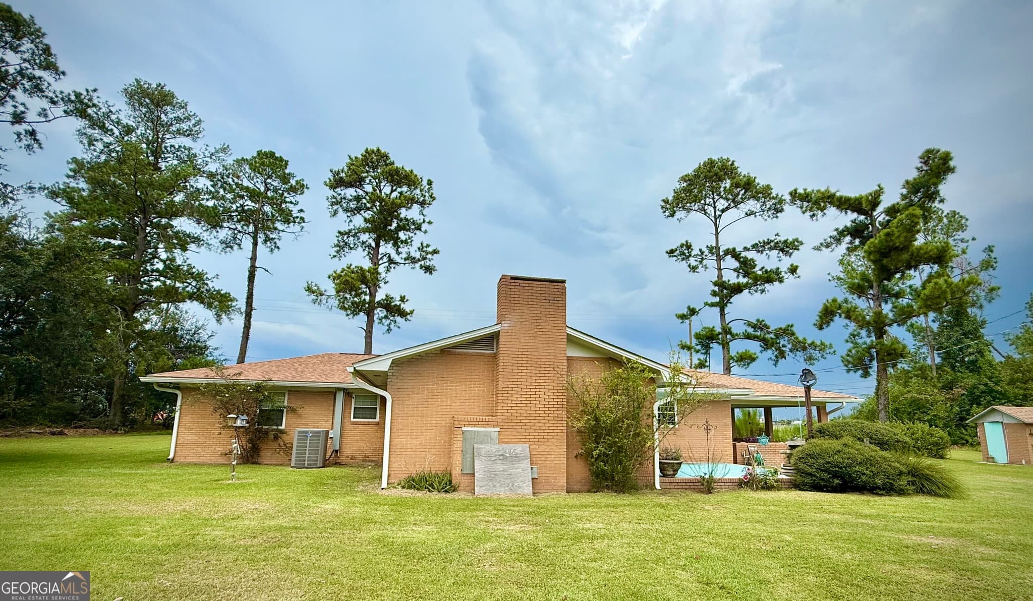 3 bedroom, 1.5 bathroom, 1,832 sq ft single family residence under contract at 263 Broxton Highway, Hazlehurst, GA 31539 — photo 8