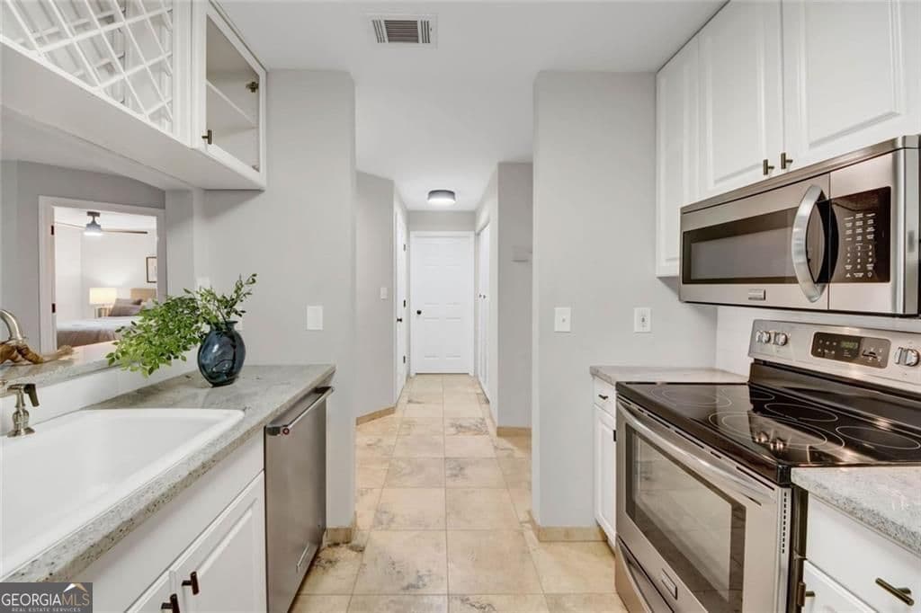 1 bedroom, 1 bathroom, 713 sq ft condominium for rent at 3655 Habersham Road B141, Atlanta, GA 30305 for $1,600 a month — photo 1 of 1