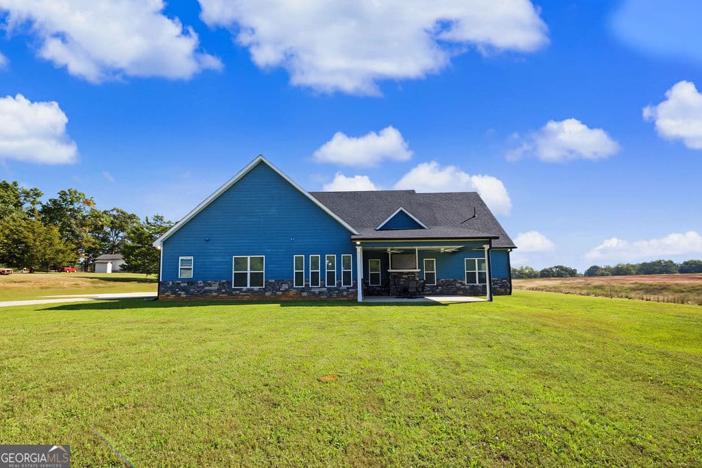 4 bedroom, 3.5 bathroom, 3,255 sq ft single family residence for sale at 832 Barnesville Road, Griffin, GA 30224 — photo 3