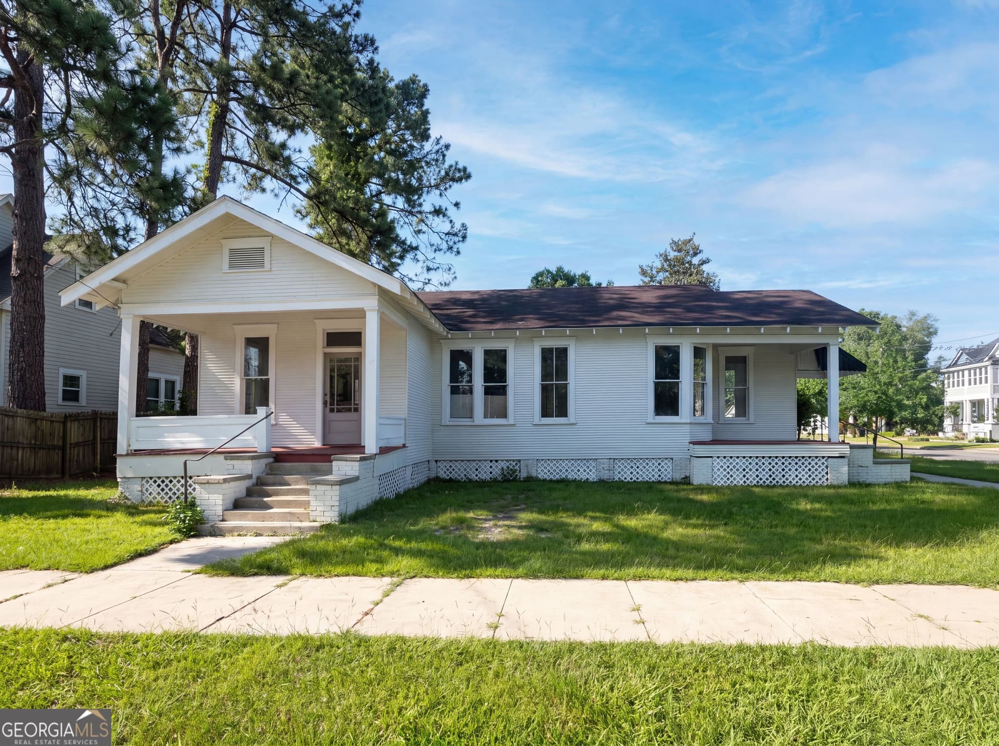 3 bedroom, 2 bathroom, 1,972 sq ft single family residence for sale at 809 Mary Street, Waycross, GA 31503 — photo 1 of 24
