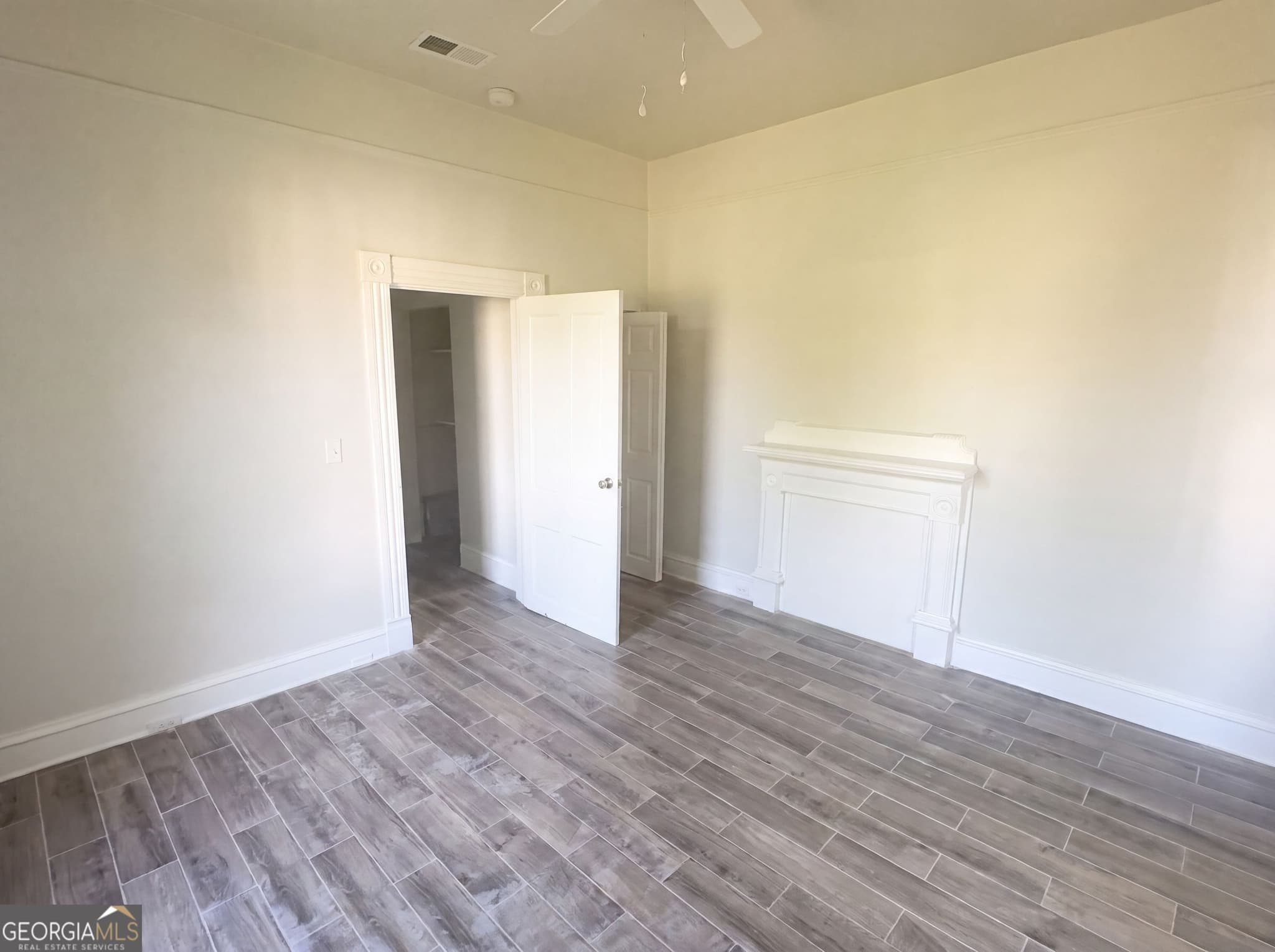 3 bedroom, 2 bathroom, 1,972 sq ft single family residence for sale at 809 Mary Street, Waycross, GA 31503 — photo 4
