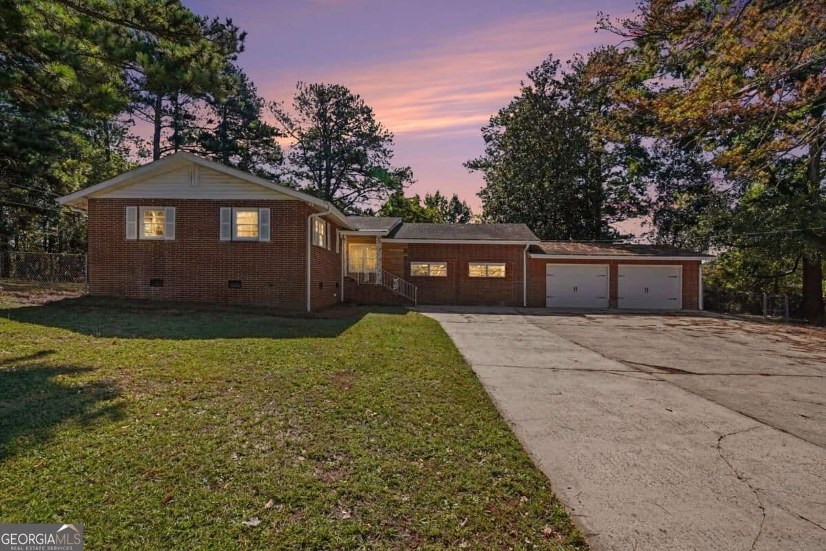 4 bedroom, 2 bathroom, 1,848 sq ft single family residence for sale at 125 Greenway Park Drive, Mcdonough, GA 30253 — photo 2