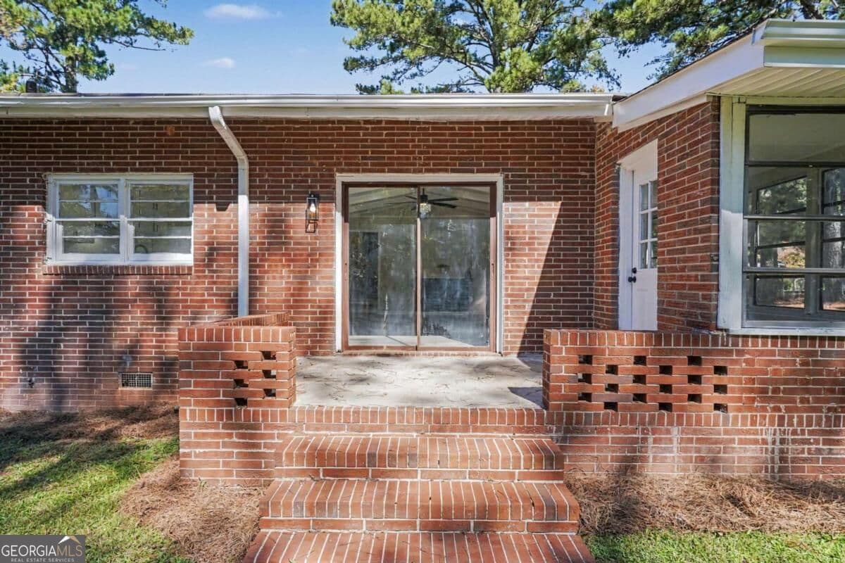 4 bedroom, 2 bathroom, 1,848 sq ft single family residence for sale at 125 Greenway Park Drive, Mcdonough, GA 30253 — photo 6