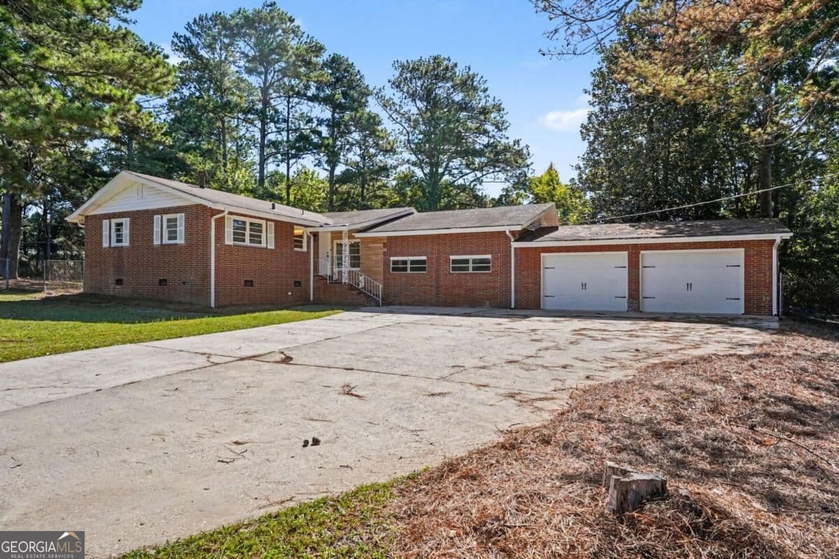 4 bedroom, 2 bathroom, 1,848 sq ft single family residence for sale at 125 Greenway Park Drive, Mcdonough, GA 30253 — photo 3