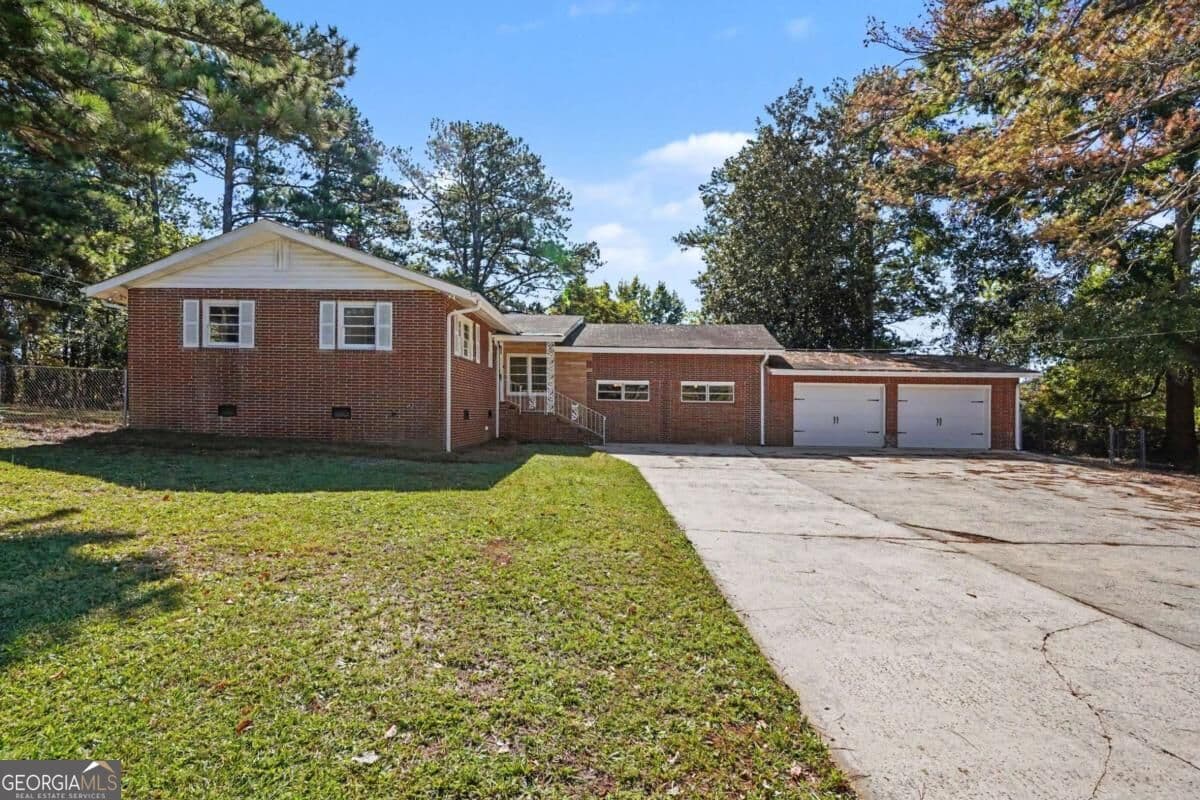 4 bedroom, 2 bathroom, 1,848 sq ft single family residence for sale at 125 Greenway Park Drive, Mcdonough, GA 30253