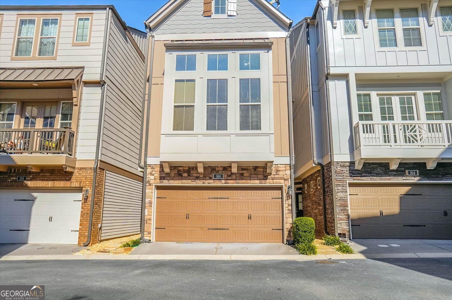 2 bedroom, 2.5 bathroom, 1,795 sq ft single family residence for sale at 160 Blakemore Drive, Smyrna, GA 30080 — photo 1 of 33